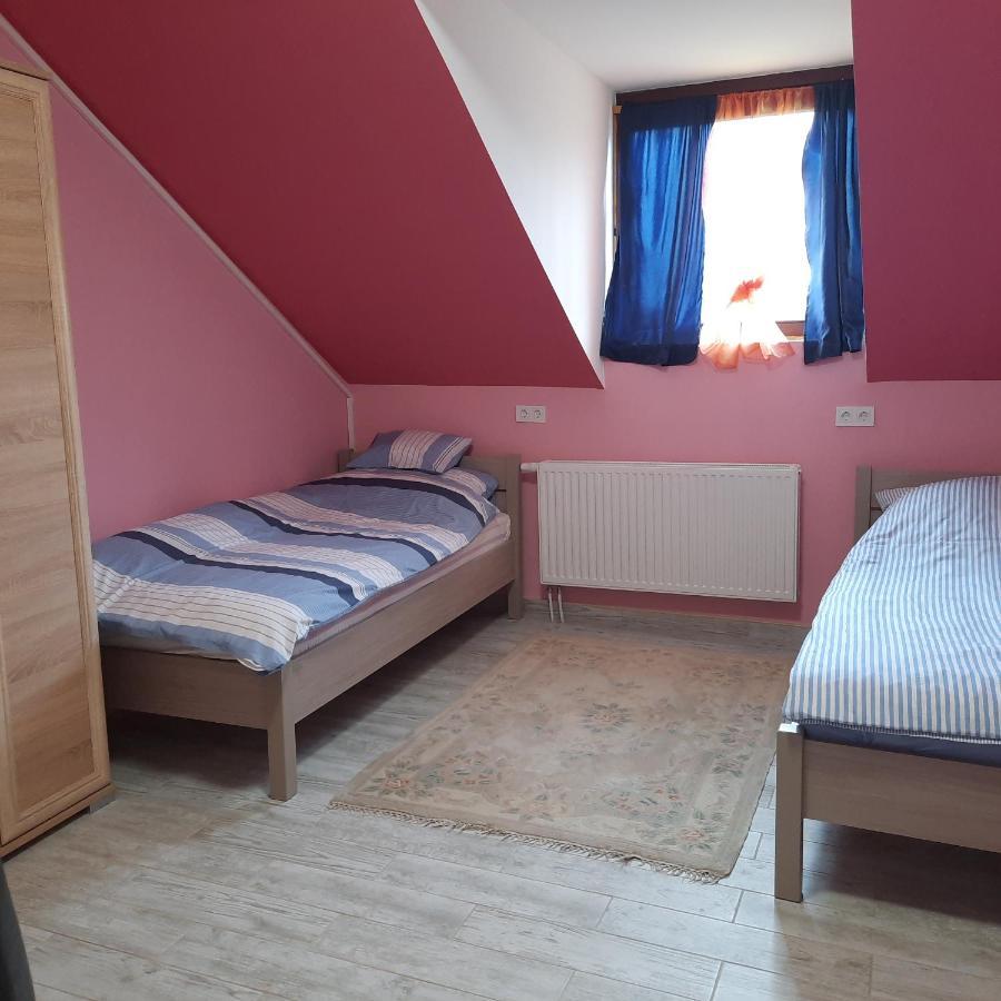 Torony Lovarda Maganszallas Kiskunfelegyhaza Exterior photo